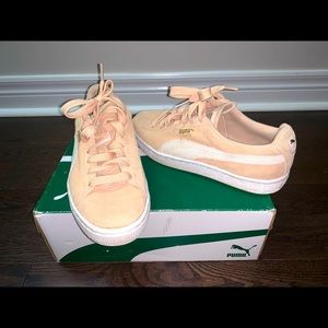 Suede classic Puma sneakers, women size 7.5.